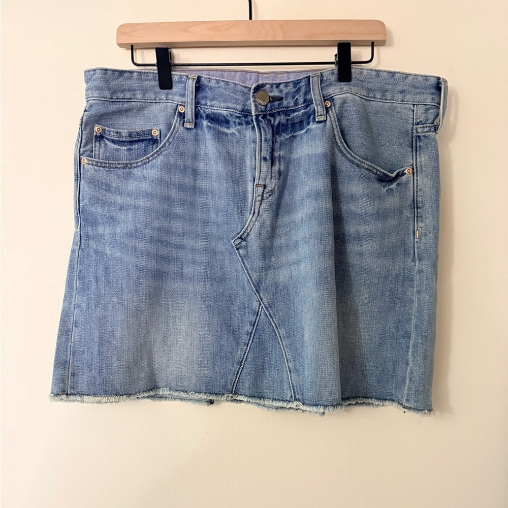 GAP Light Blue Denim Mini Skirt with Raw Hem, size 32/14